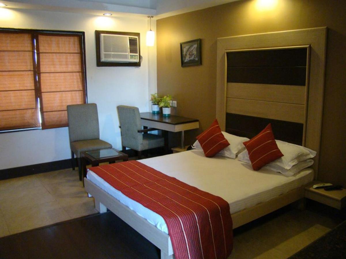 Hotel Pacific Inn Huda City Centre Gurgaon Bagian luar foto
