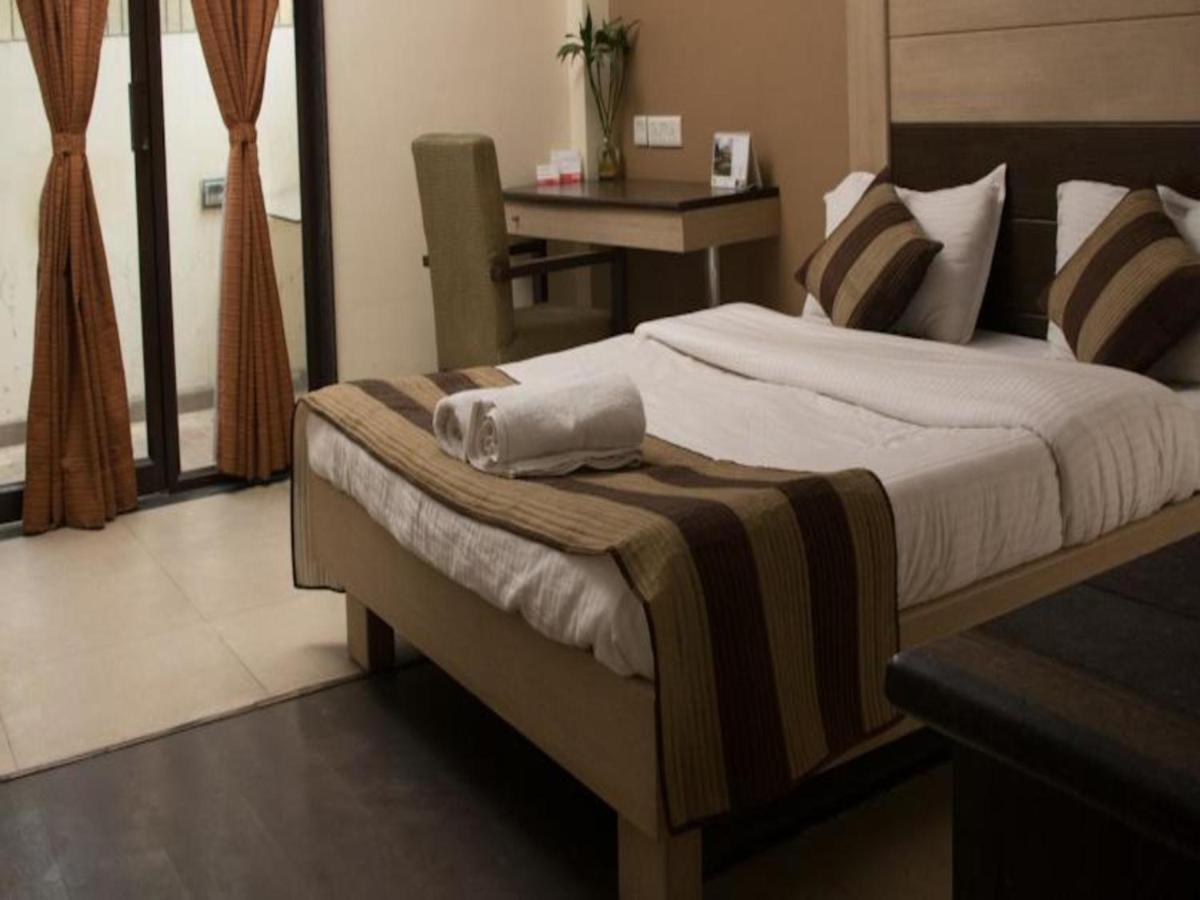 Hotel Pacific Inn Huda City Centre Gurgaon Bagian luar foto