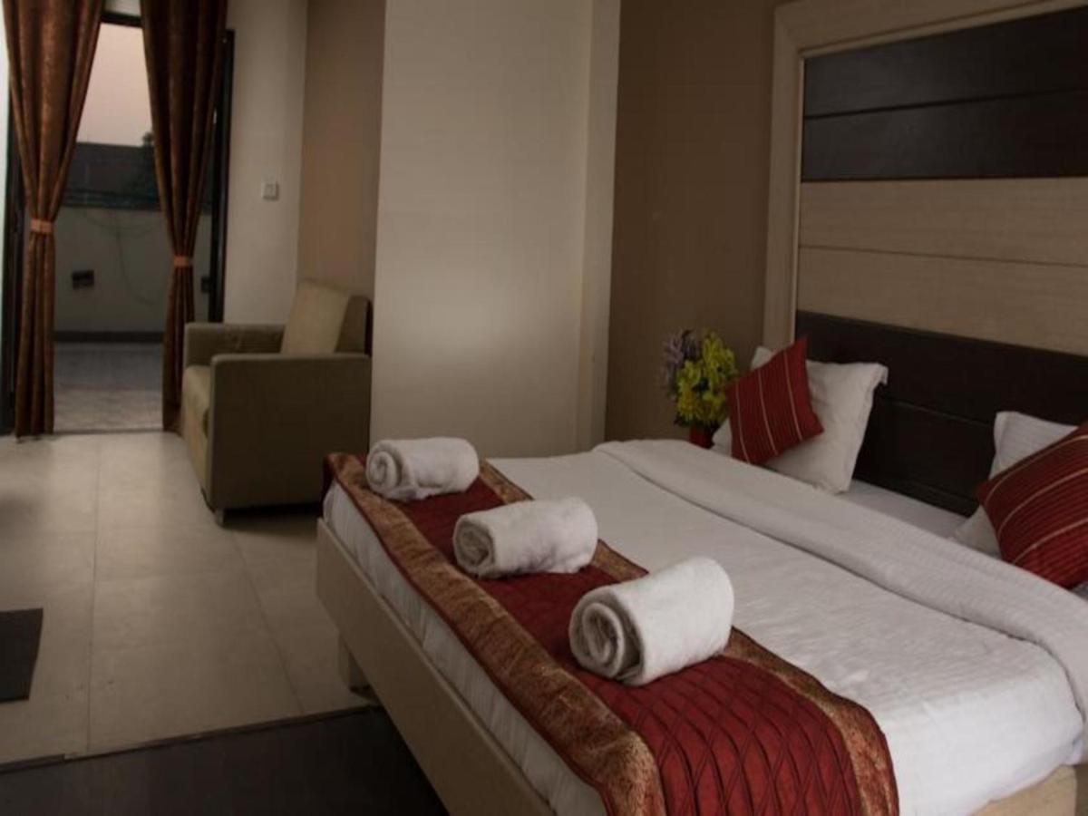 Hotel Pacific Inn Huda City Centre Gurgaon Bagian luar foto